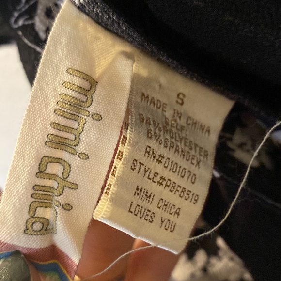 Mimi Chica floral deep Vneck romper size small - Picture 3 of 6